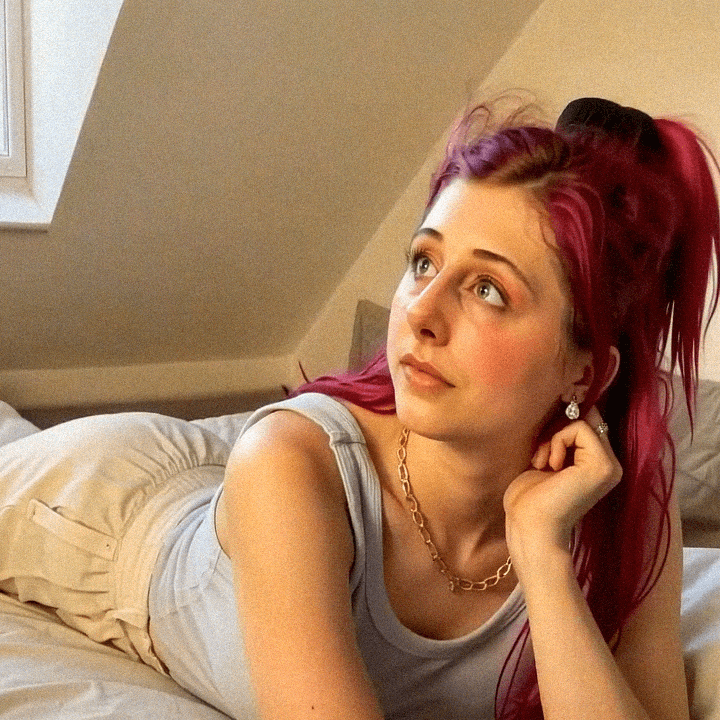 Emma-Jane MacKinnon-Lee contemplación en francía